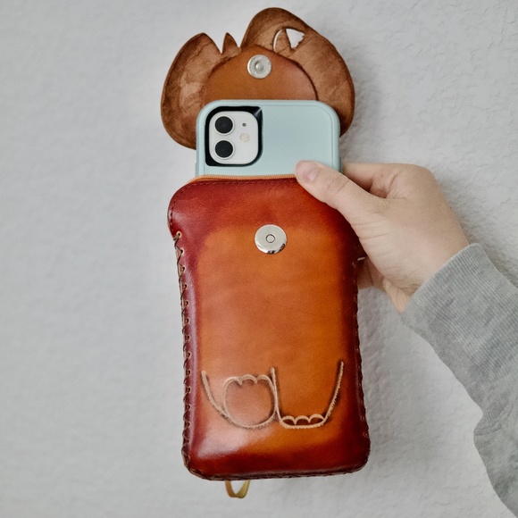 Hand Crafted Carved Leather Elephant Phone Wristlet Wallet with Strap NWOT - Picture 6 of 7